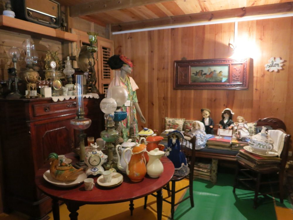 the "salon" of the plantation house at the Banana Museum