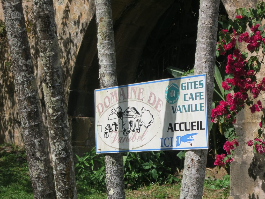 the entrance sign to Vanibel Coffee Plantation: 