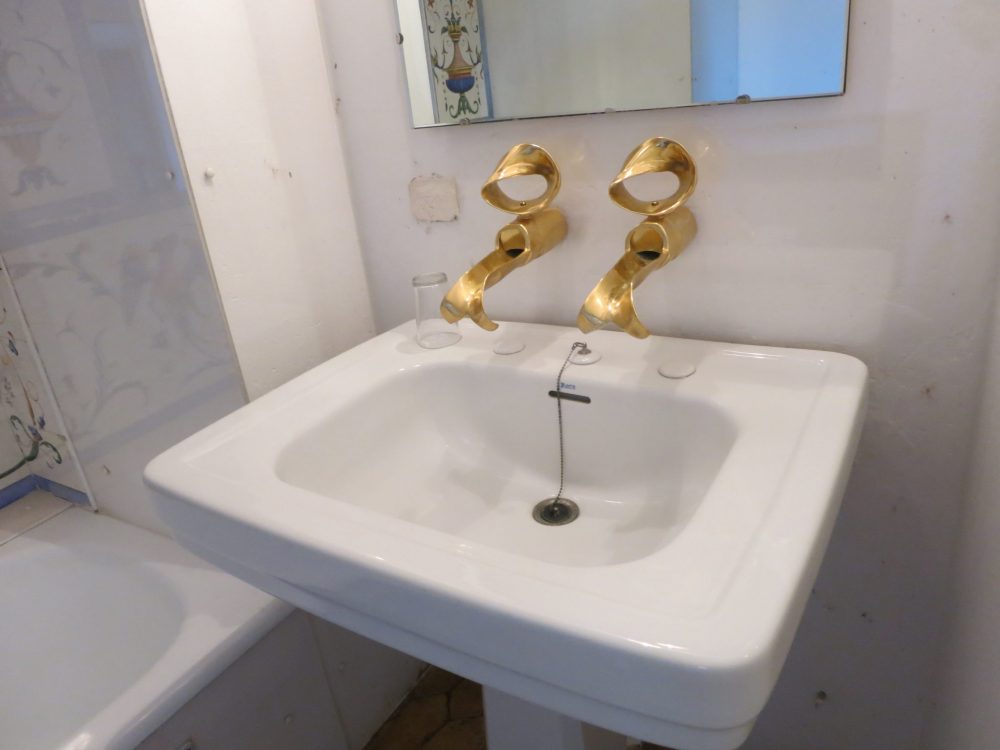 Apparently these gold-leaf taps are a reference to a mobius strip.