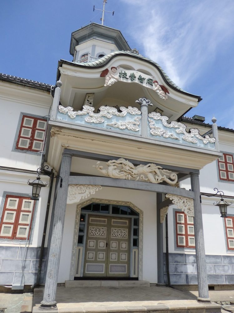 The entrance to the Kaichi School in Matsumoto is in a Victorian style, but the adornments are Japanese, like the dragon above the doorway.