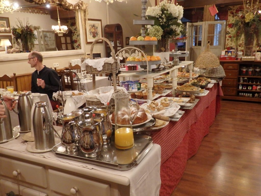 The breakfast buffet at Hotel El Ciervo. To accommodate all the different items, the trays are placed at different levels so they can overlap.