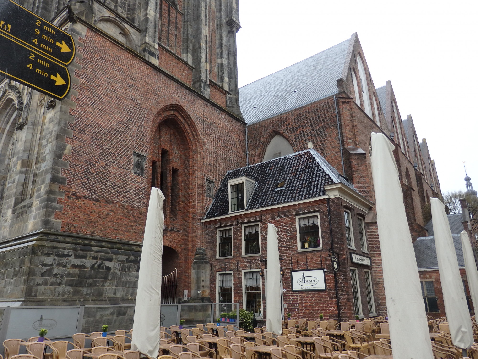 De Kostery, between the Martinitoren on the left and the Martinikerk on the right. Those white things are umbrellas, waiting for better weather.