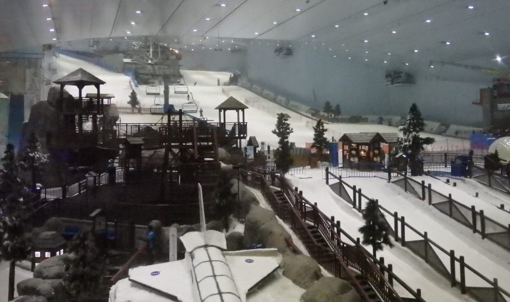 Ski Dubai, as seen through one of the observation windows. They wanted to charge me the non-skiing entrance charge (more than €60) to go inside. The area in the foreground is mostly for variations on sledding.