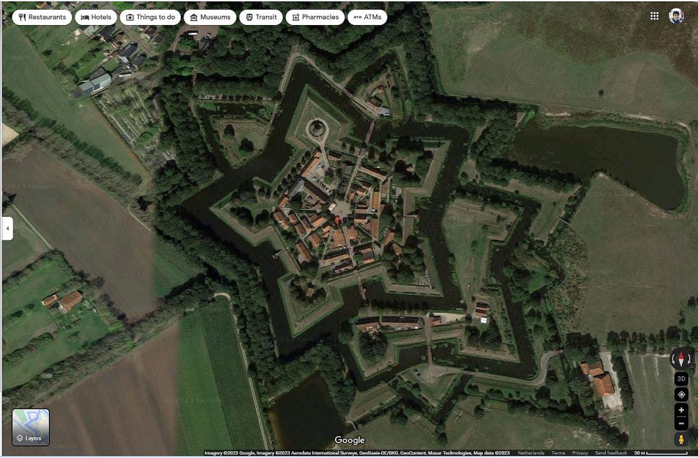 Google screenshot shows the clear star shape of the fortress and some concentric moats and walls.