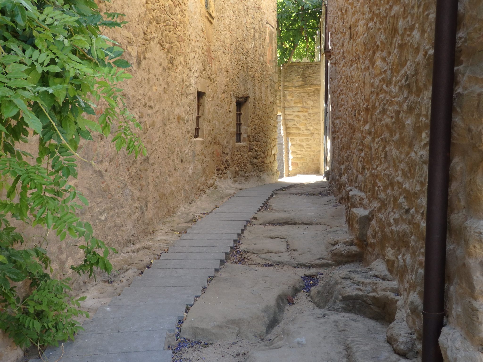Here you can see the age of the streets in Madremanya, Baix Emporda, Spain