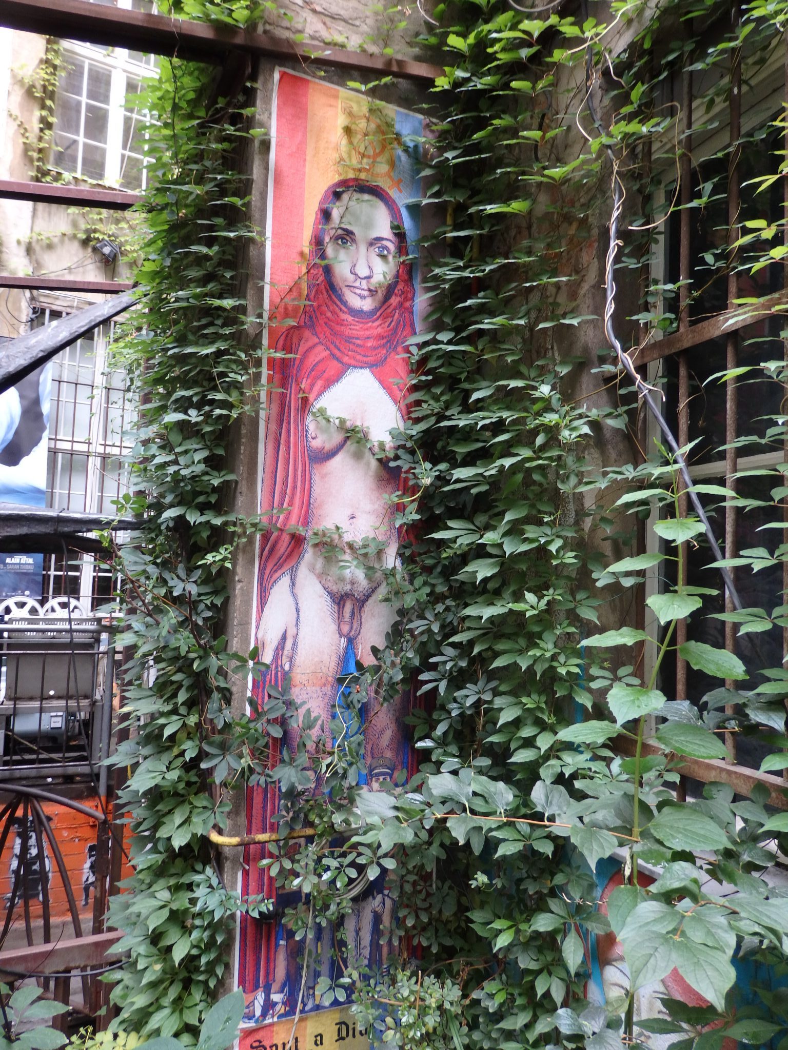 Street art at Haus Schwarzenberg, Berlin