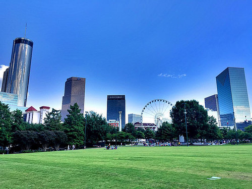 Centennial Olympic Park in Atlanta, Georgia. Image via Flickr by Hector Sanchez