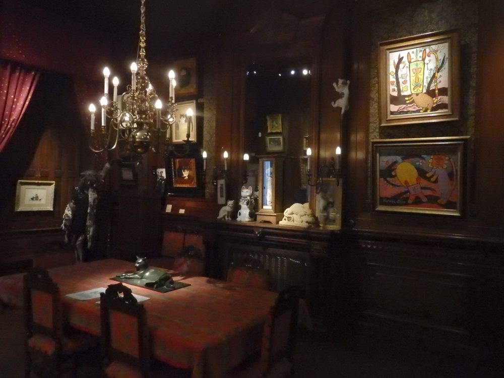 a view of the Mechelen room of the Cat Cabinet in Amsterdam
