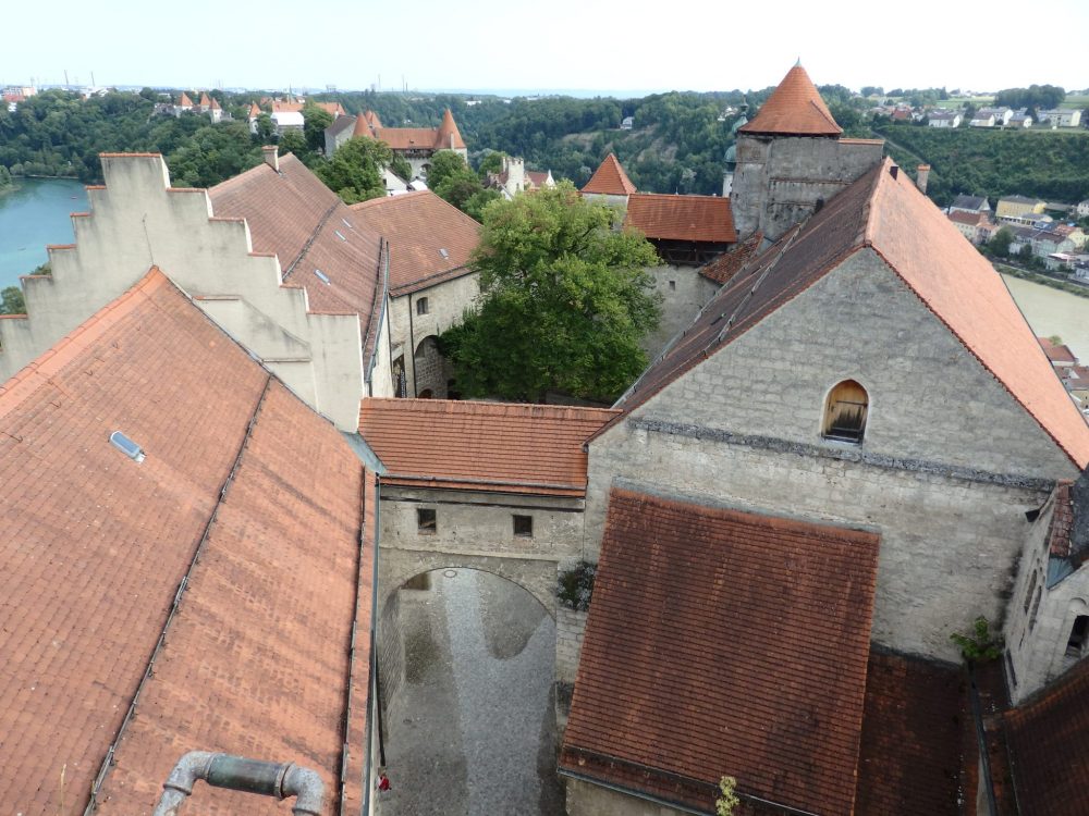 In this view from the roof, you can see the whole kilometer-long castle. All of the red roofs you see are parts of Burghausen Castle.