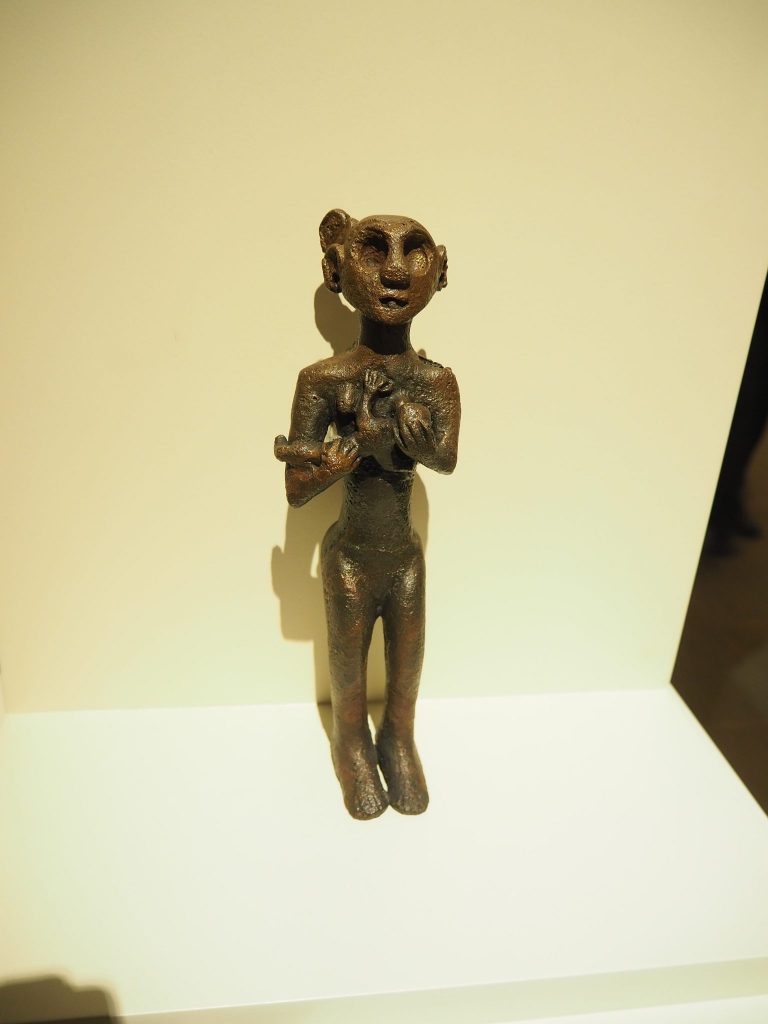 small statuette of a mother goddess, end of 3rd millennium BCE