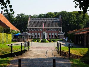 Menkemaborg in Uithuizen: Dressed to impress