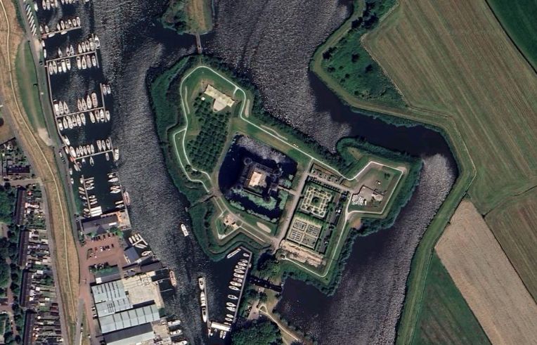 Satellite view of the castle with its moats and the river.