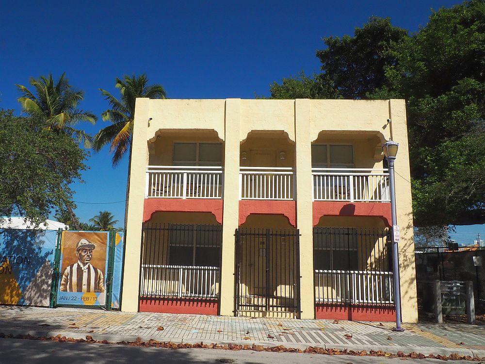 Ward Rooming House is a two-story structure with a shaded gallery on the ground floor and the upper floor too. 