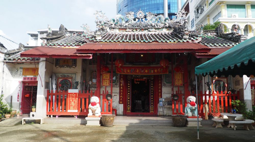 Single-story with traditional Chinese roof lines, and a detailed carving along the peak of the roof.