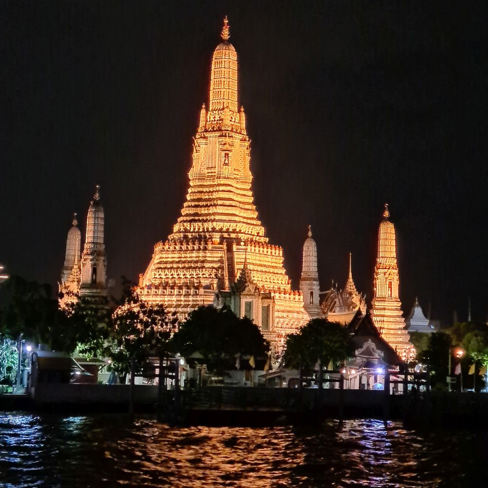 Night view of the huge Wat Arun stupa.