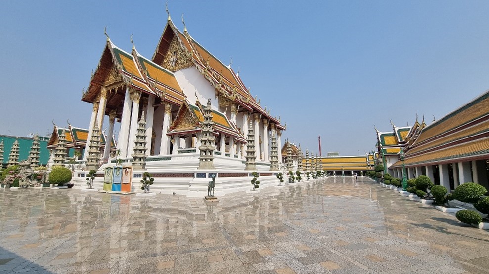 Temple with a neat courtyard around it.