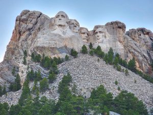 View of the whole image of 4 presidents on Mount Rushmore.