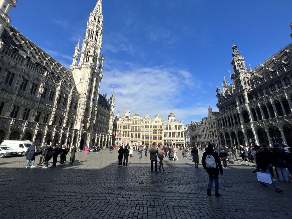 A large plaza with ornate buildings on all three visible sides. On the left, a tower, straight ahead a row of buildings, and on the right some larger buildings, perhaps government buildings or a palace.