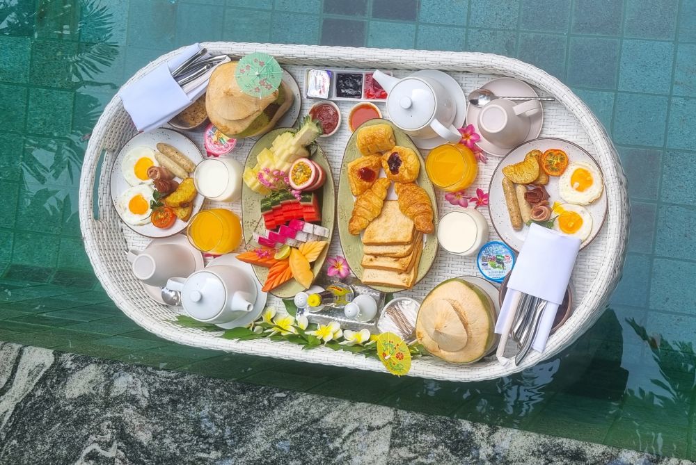 A tray, seen from above, crammed with every possible breakfast item, times two.