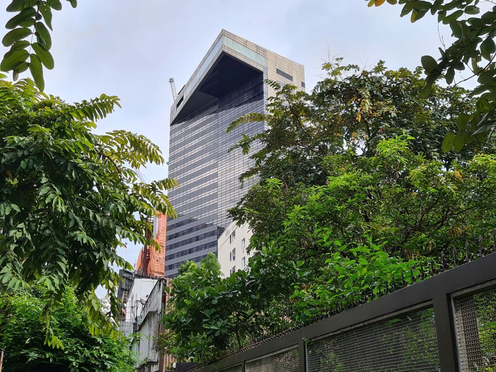 Looking up at the hotel from Sukhumvit Road.