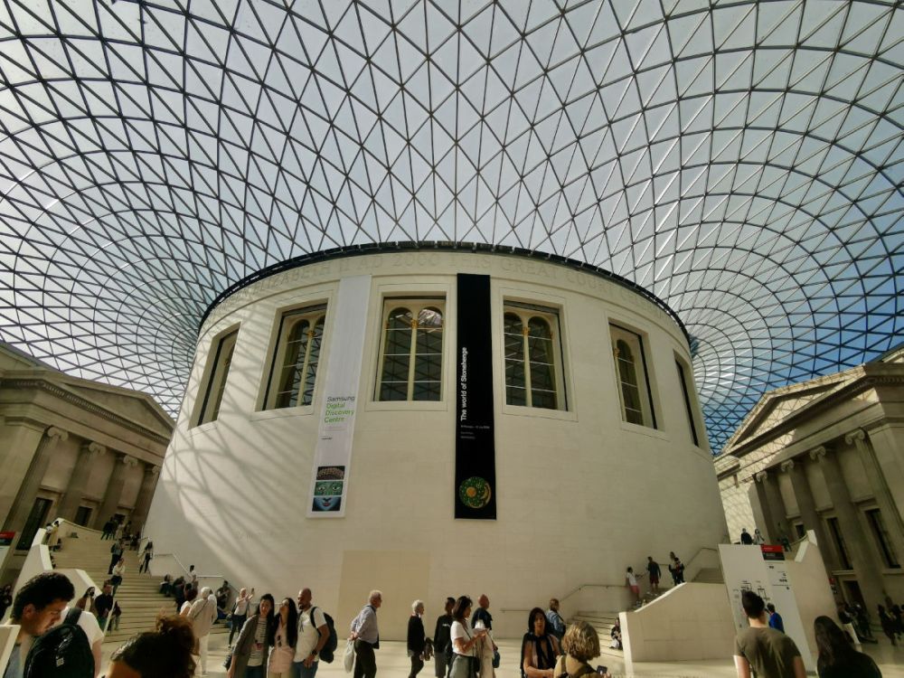 A round building with an arched glass roof extending from it on all sides: the inner courtyard of the British Museum.