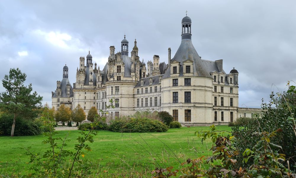 A view of Chateau Chambord from the side.