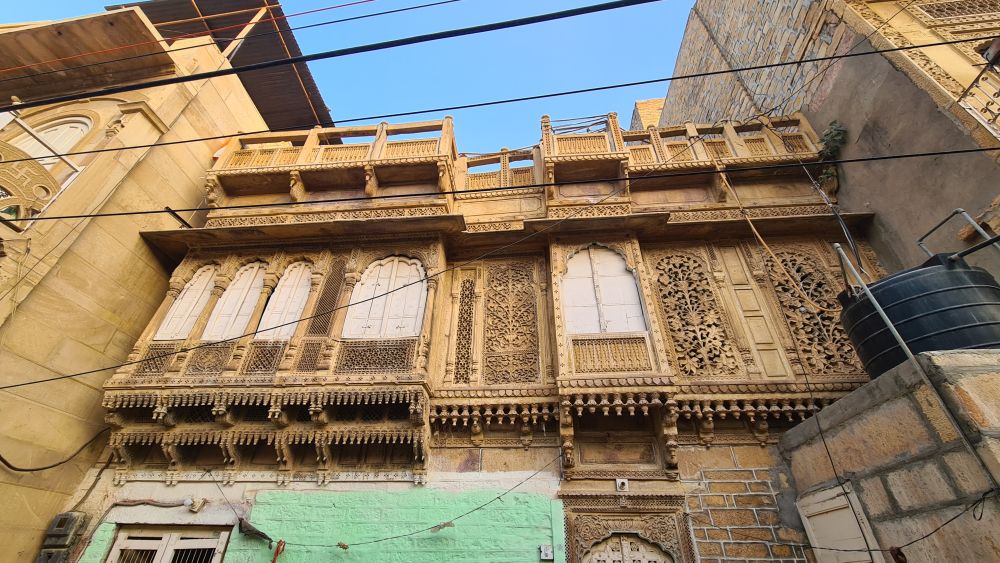 A small haveli with a more modern room added on on the front.