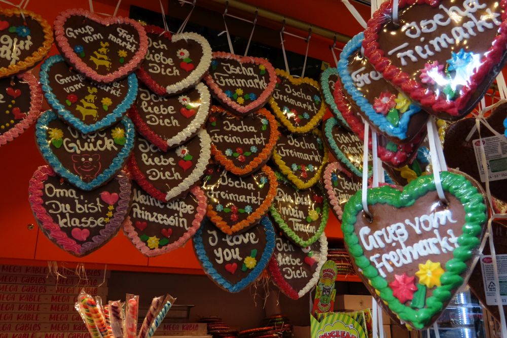 A display of large heart-shaped cookies with frosting lettering on them at the Bremer Freimarkt.